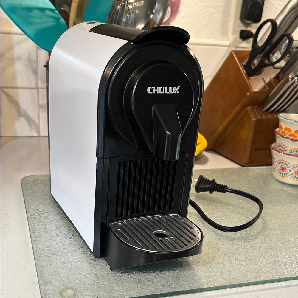 CHULUX White and Black espresso maker this is a great machine! New cond.